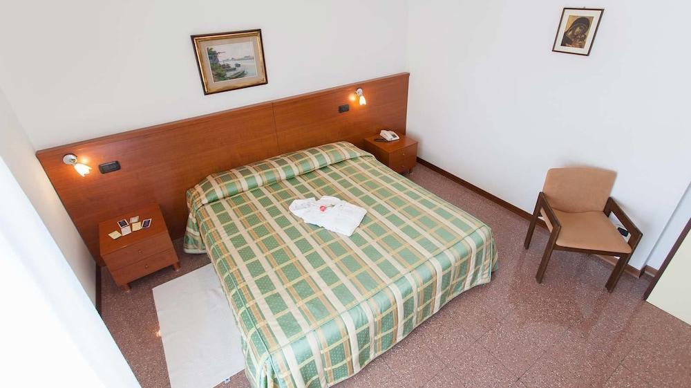 Hotel Rossini Tabiano Terme Экстерьер фото
