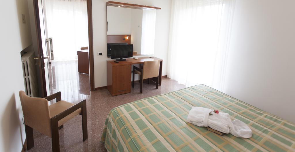 Hotel Rossini Tabiano Terme Экстерьер фото