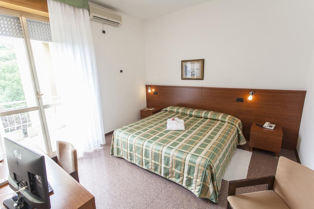 Hotel Rossini Tabiano Terme Экстерьер фото