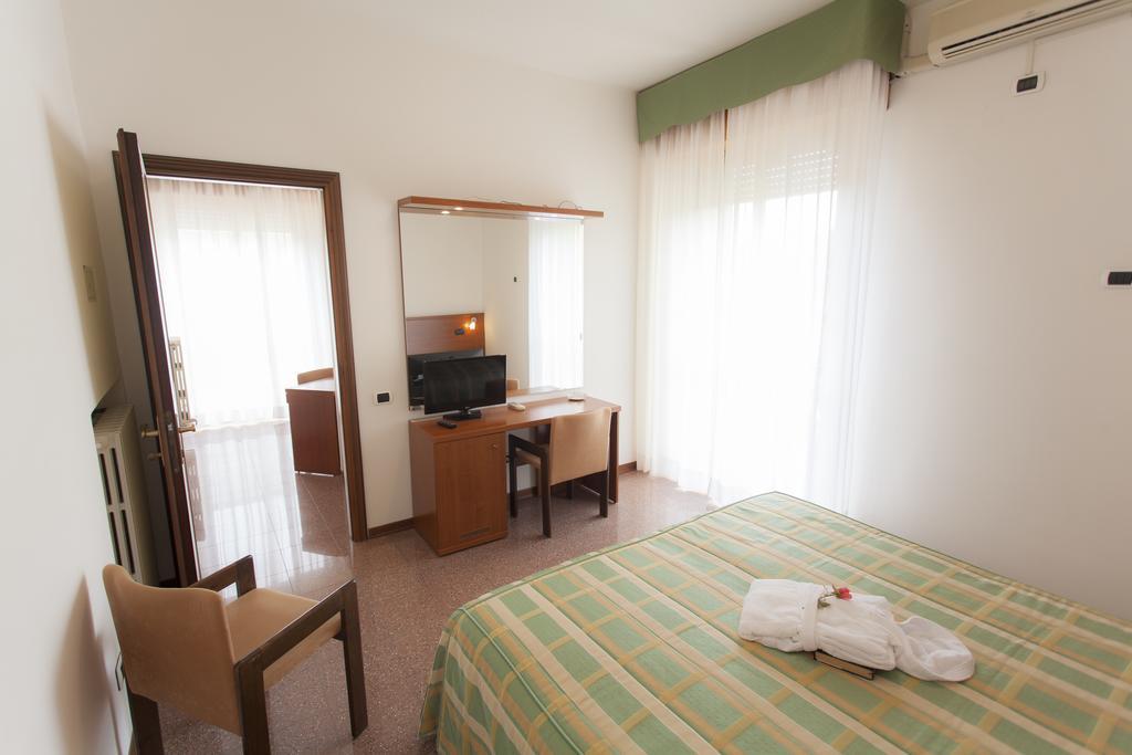 Hotel Rossini Tabiano Terme Экстерьер фото