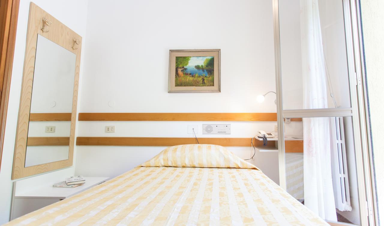 Hotel Rossini Tabiano Terme Экстерьер фото